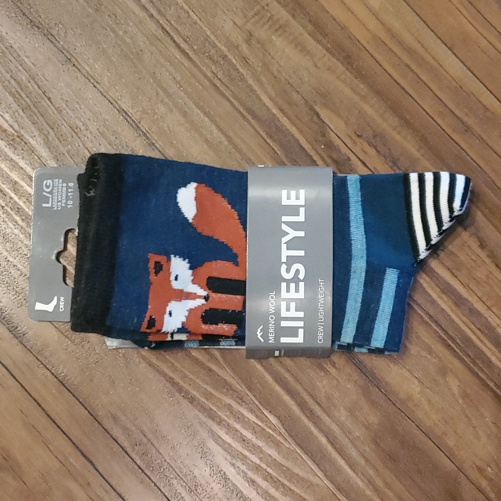 Darn Tough crew socks. NWT size L.